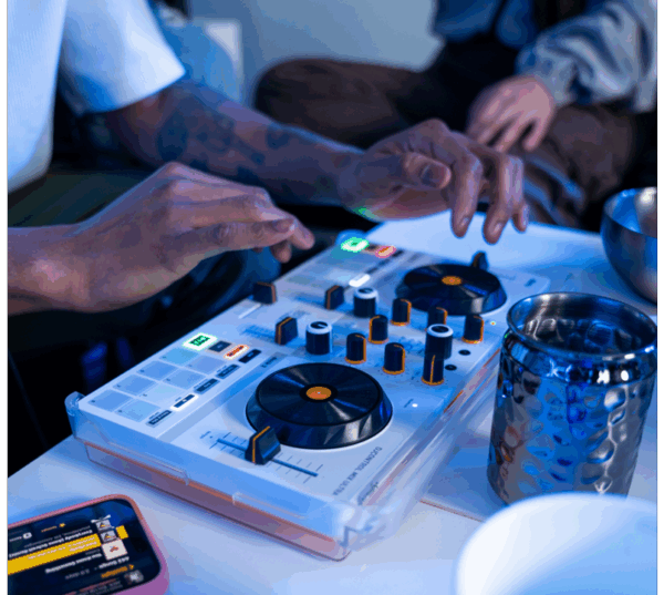 Hercules DJ Control Mix Ultra Wireless DJ Controller